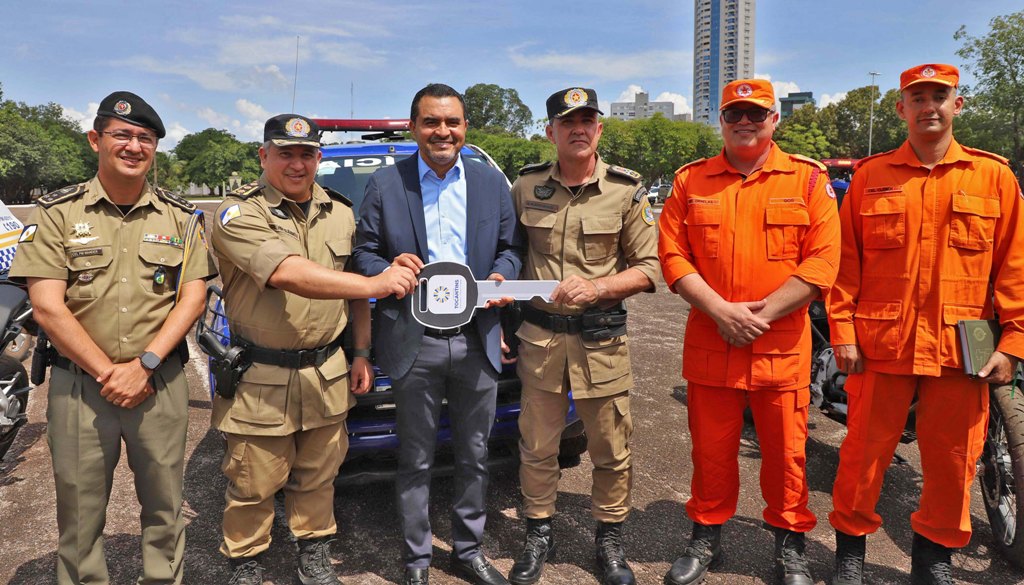 GOVERNADOR WANDERLEI BARBOSA ENTREGA VEÍCULOS À POLÍCIA MILITAR E PARTICIPA DA CERIMÔNIA DE PASSAGEM DE COMANDO DA CORPORAÇÃO