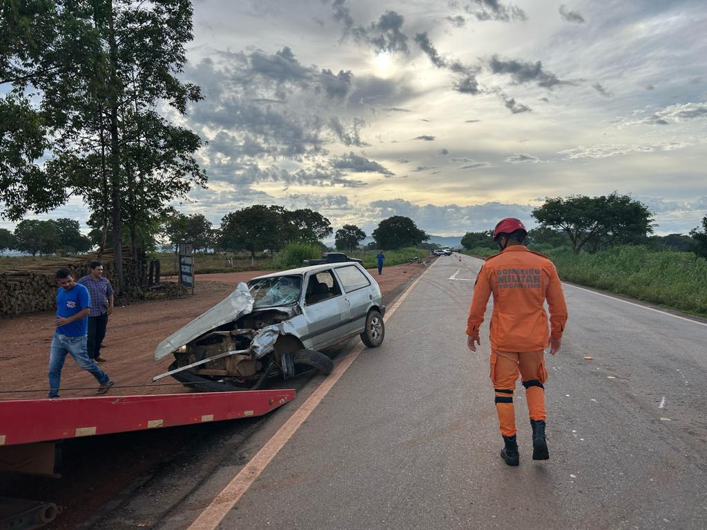 DUAS PESSOAS FICAM FERIDAS EM COLISÃO ENTRE CARRO E MOTOCICLETA NA TO-080