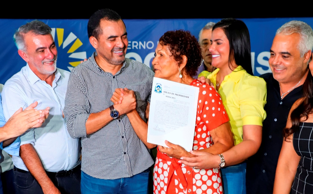GOVERNADOR WANDERLEI BARBOSA ENTREGA 750 TÍTULOS DE PROPRIEDADE E GARANTE SEGURANÇA JURÍDICA A FAMÍLIAS DA REGIÃO SUL DE PALMAS