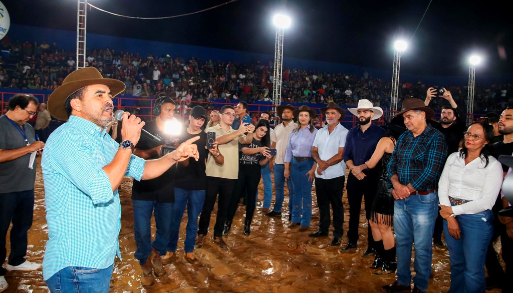 GOVERNADOR WANDERLEI BARBOSA PARTICIPA DA SEGUNDA NOITE DA TRADICIONAL FESTA DE RODEIO DE TAQUARUÇU