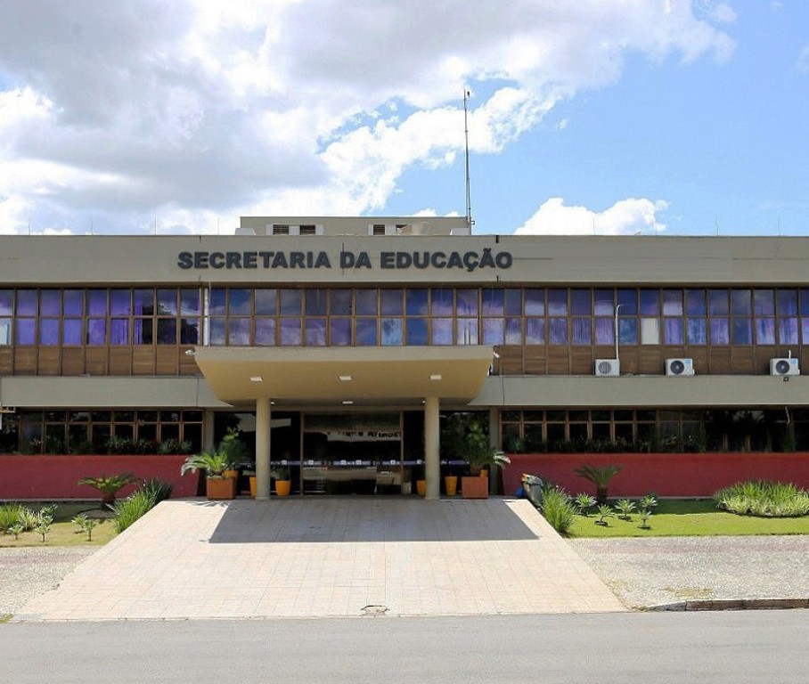 GOVERNO DO TOCANTINS REAJUSTA SALÁRIO DOS PROFESSORES EFETIVOS E CONTRATADOS COM PISO ACIMA DO ESTABELECIDO PELO GOVERNO FEDERAL