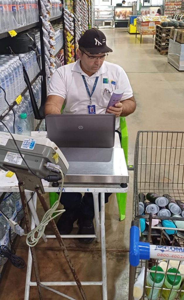 EQUIPE DE PRÉ-MEDIDOS FISCALIZA PRODUTOS COSMÉTICOS EM ESTABELECIMENTOS COMERCIAIS