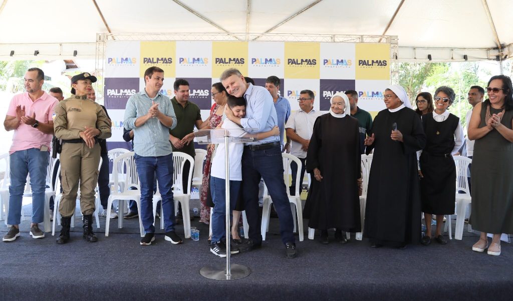 POPULAÇÃO CELEBRA ENTREGA DA PRAÇA MOSTEIRO DE SÃO BENTO E DESTACA MELHORIAS NA SEGURANÇA E VALORIZAÇÃO DO COMÉRCIO LOCAL