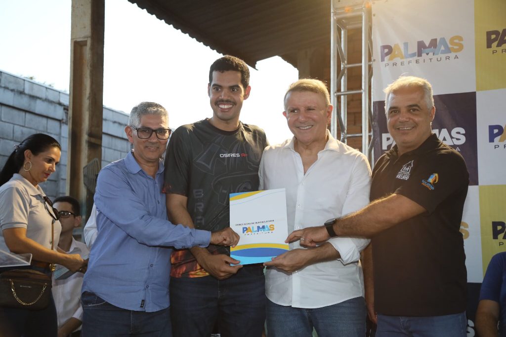 PREFEITURA DE PALMAS ENTREGA TÍTULOS DE IMÓVEIS A MORADORES DO SETOR UNIVERSITÁRIO