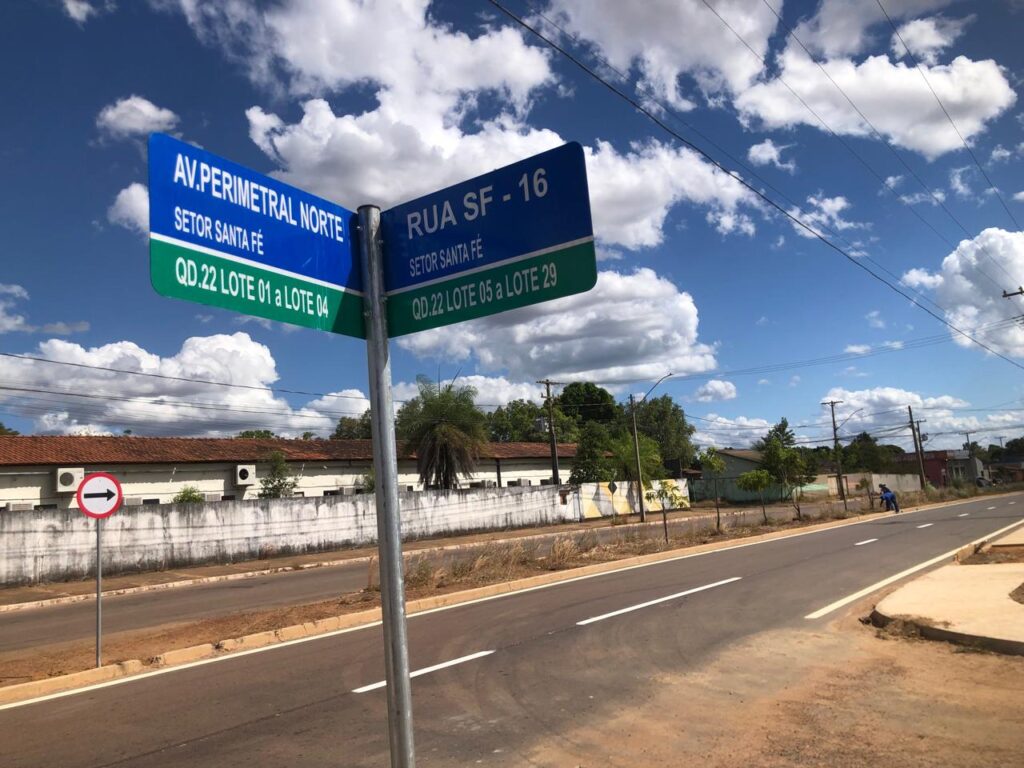 OBRAS NO SETOR SANTA FÉ AVANÇAM PARA ÚLTIMA ETAPA COM EXECUÇÃO DA SINALIZAÇÃO VIÁRIA