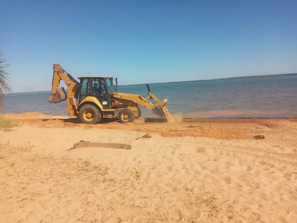 PRAIAS DE PALMAS RECEBEM REFORÇO NA LIMPEZA E REPOSIÇÃO DE AREIA PARA MELHOR ATENDER VISITANTES