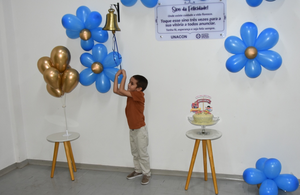 PACIENTE DE CINCO ANOS TOCA O “SINO DA FELICIDADE” E CELEBRA A CURA DO CÂNCER NO HGP