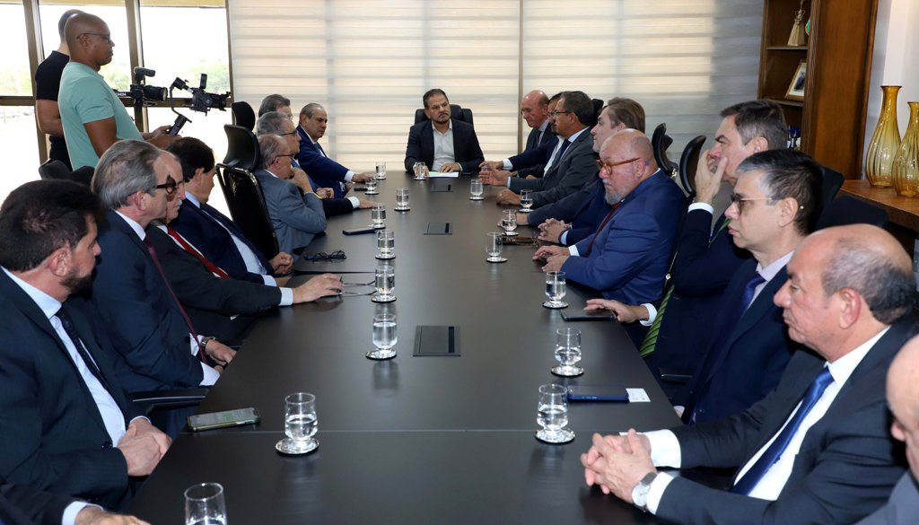 GOVERNO DO TOCANTINS APRESENTA AS POTENCIALIDADES DO ESTADO AO PRESIDENTE DA CONFEDERAÇÃO NACIONAL DO COMÉRCIO E A DIRIGENTES DE FEDERAÇÕES DE 19 ESTADOS