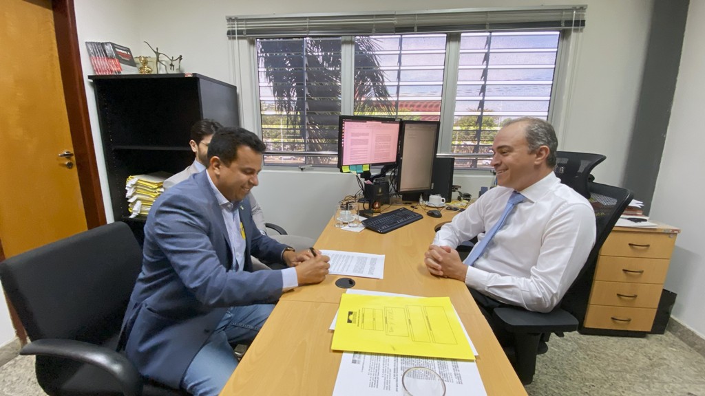 GOVERNO DO TOCANTINS E MINISTÉRIO PÚBLICO PROTOCOLAM ACORDO DE INTENÇÕES PARA REDISTRIBUIÇÃO DE VAGAS DO CONCURSO DA EDUCAÇÃO