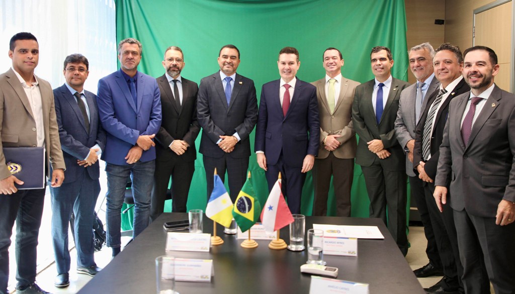 EM BRASÍLIA, GOVERNADOR WANDERLEI BARBOSA ARTICULA COM MINISTRO DAS CIDADES AMPLIAÇÃO DE MORADIAS DO MINHA CASA, MINHA VIDA