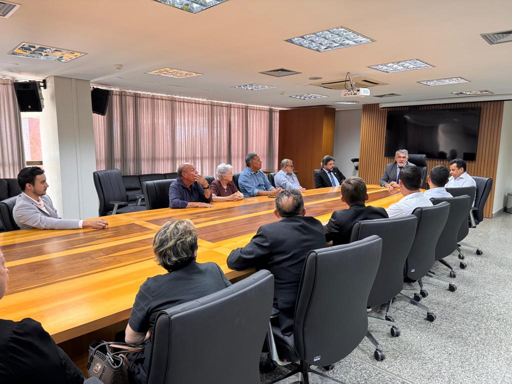 AMÉLIO CAYRES ARTICULA AVANÇOS PARA IMPLANTAÇÃO DE CURSOS DE MEDICINA EM COLINAS E ARAGUATINS