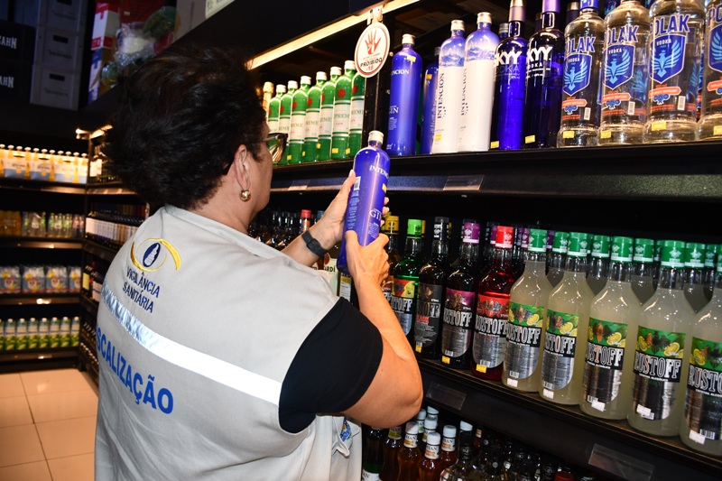 FORÇAS DE FISCALIZAÇÃO REALIZAM OPERAÇÃO EM BARES E DISTRIBUIDORAS PARA PREVENIR INTOXICAÇÕES POR METANOL EM PALMAS