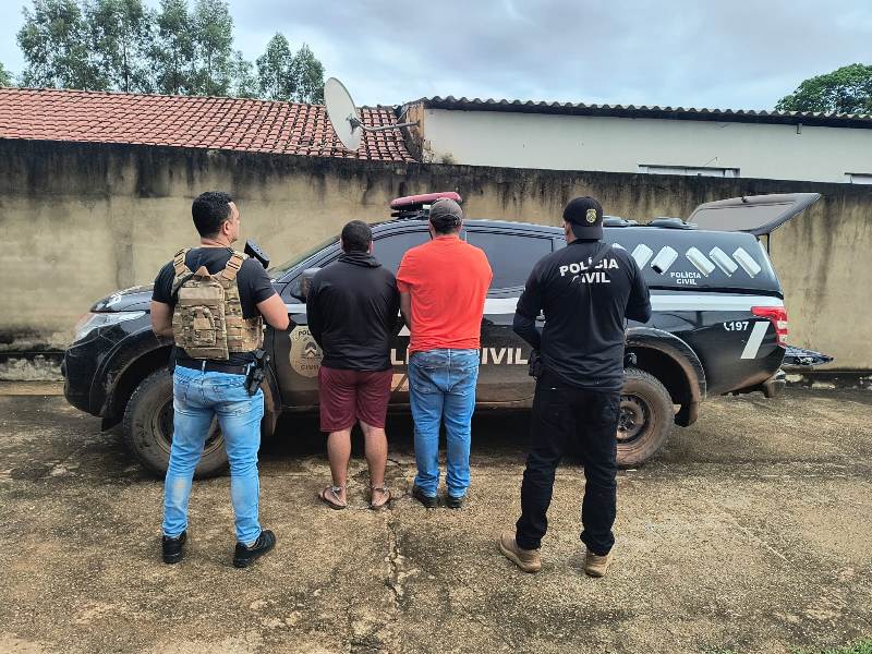 EM ALMAS, POLÍCIA CIVIL CUMPRE MANDADO DE BUSCA E APREENSÃO E PRENDE DOIS HOMENS POR POSSE IRREGULAR DE ARMAS DE FOGO