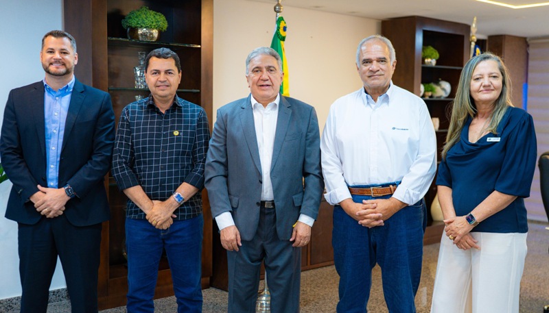 GOVERNADOR LAUREZ MOREIRA RECEBE LIDERANÇAS DO SISTEMA COOPERATIVISTA E DEFENDE FORTALECIMENTO DO SETOR NO ESTADO