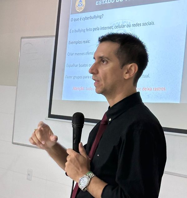 POLÍCIA CIVIL MINISTRA PALESTRAS SOBRE BULLYING E CYBERBULLYING EM ESCOLA DE PALMAS