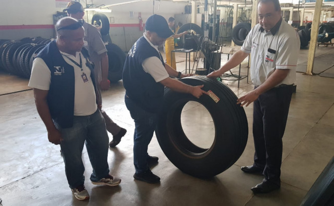 COM CHUVAS INTENSAS, AEM ALERTA MOTORISTAS SOBRE CUIDADOS COM PNEUS E CERTIFICAÇÃO DO INMETRO