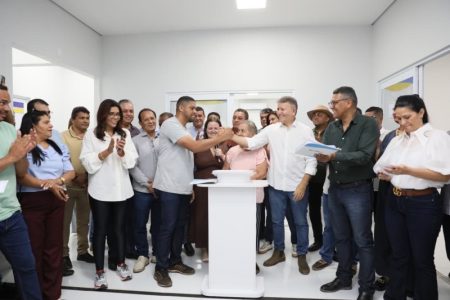 EDUARDO SIQUEIRA CAMPOS ENTREGA UNIDADE DE SAUDE DE TAQUARUÇU GRANDE E DEFENDE PRESERVAÇÃO HÍDRICA
