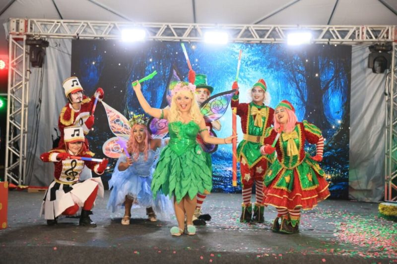 APRESENTAÇÕES DO NATAL LUZ ENCANTAM O DISTRITO DE TAQUARUÇU