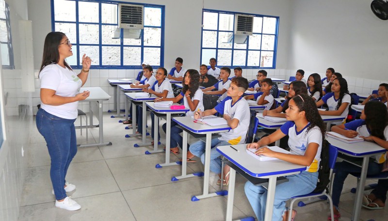ESTADO PAGA MAIS DE R$ 12,4 MILHÕES EM RETROATIVOS DO PCCR DA EDUCAÇÃO