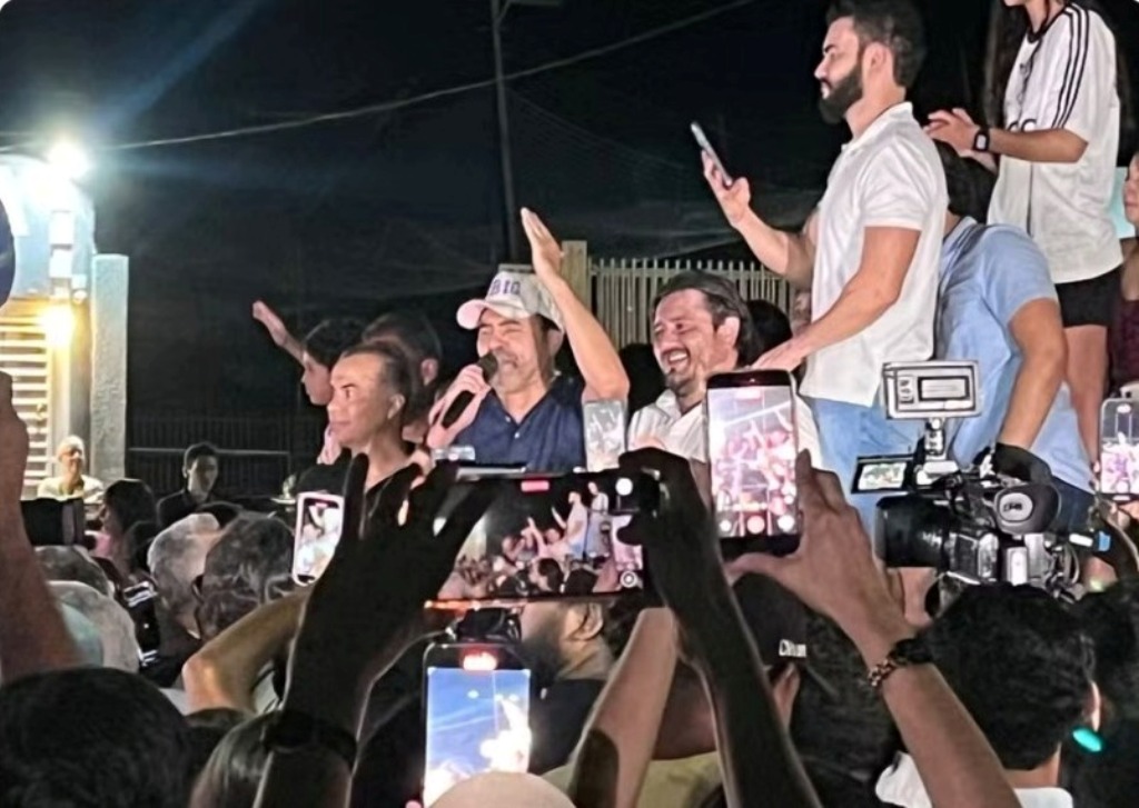 WANDERLEI BARBOSA CHEGA A PALMAS E É RECEBIDO COM FESTA APÓS LIMINAR DERRUBAR AFASTAMENTO DO CARGO DE GOVERNADOR