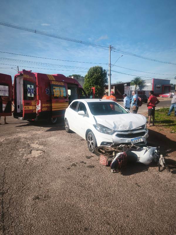COLISÃO ENTRE CARRO E MOTOCICLETA DEIXA HOMEM FERIDO EM AVENIDA MOVIMENTADA DE GURUPI