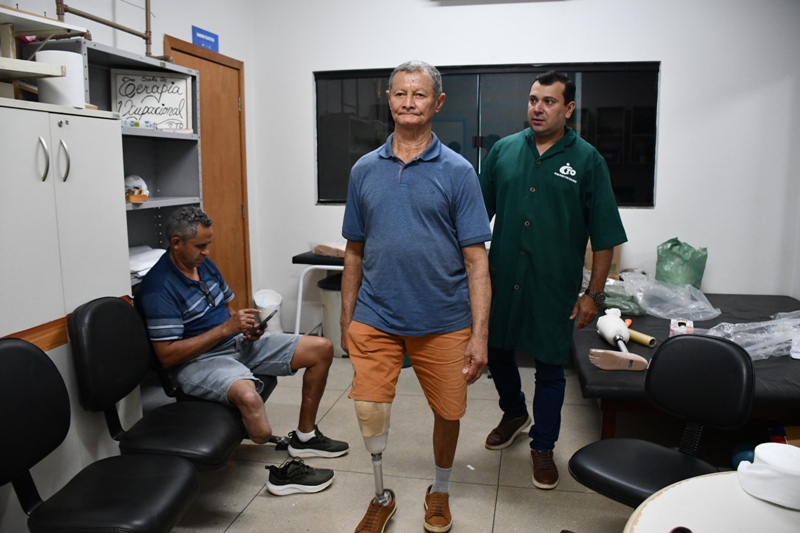 PACIENTES RECEBEM PRÓTESES ORTOPÉDICAS E AVANÇAM EM PROCESSO DE REABILITAÇÃO EM PALMAS