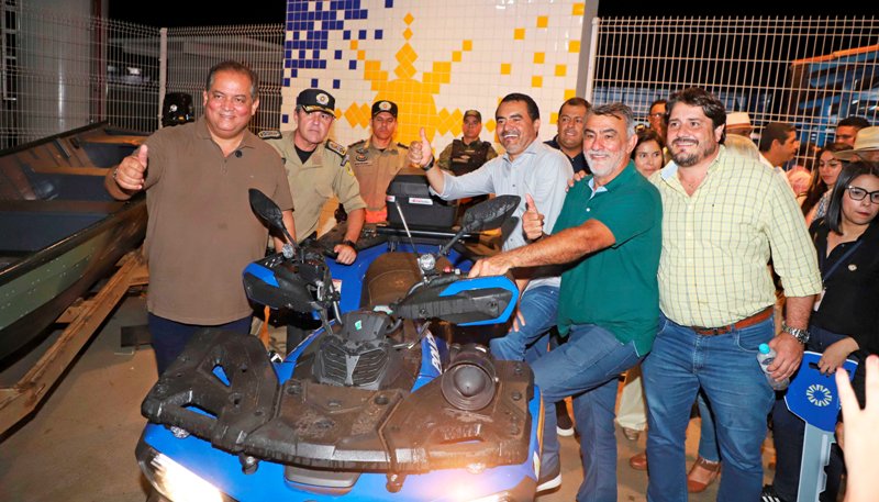 GOVERNADOR WANDERLEI BARBOSA ENTREGA EQUIPAMENTOS À PMTO E ANUNCIA R$ 18 MILHÕES EM RODOVIA DURANTE ANIVERSÁRIO DA 8ª CIPM EM PALMEIRÓPOLIS