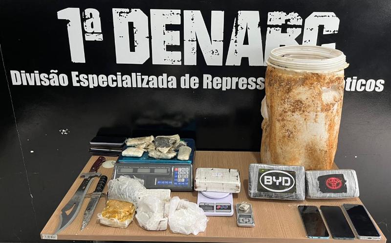 EM PALMAS, 1ª DENARC DEFLAGRA A OPERAÇÃO NARCOFOLIA, APREENDE GRANDE QUANTIDADE DE DROGAS E PRENDE TRÊS PESSOAS POR TRÁFICO