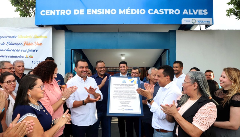 REFORMA E AMPLIAÇÃO DO CEM CASTRO ALVES SÃO ENTREGUES PELO GOVERNADOR WANDERLEI BARBOSA EM PALMAS