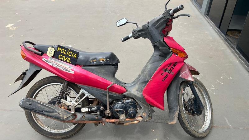 EM PALMAS, POLÍCIA CIVIL RECUPERA MOTOCICLETA FURTADA E PRENDE MULHER POR RECEPTAÇÃO