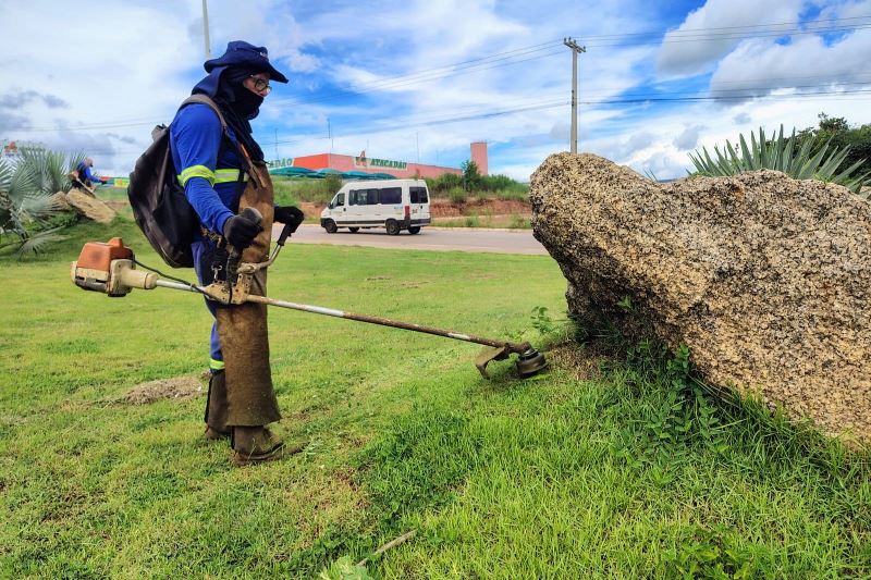 ZELADORIA URBANA DE PALMAS DIVULGA CRONOGRAMA DE ROÇAGEM E TAPA-BURACO DA SEMANA