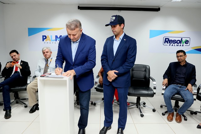 PREFEITURA DE PALMAS ENTREGA REVITALIZAÇÃO DO RESOLVE PALMAS DA AVENIDA JK E FIRMA PARCERIA PARA AVALIAÇÃO DOS SERVIÇOS PRESTADOS