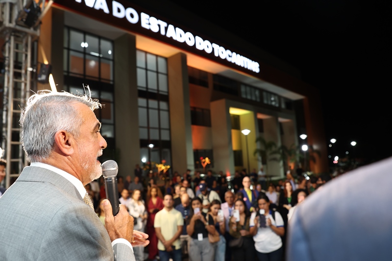 “OS MANDATOS PASSAM, MAS OS SERVIDORES PERMANECEM”, DIZ AMÉLIO CAYRES AO INAUGURAR AMPLIAÇÃO DA ALETO