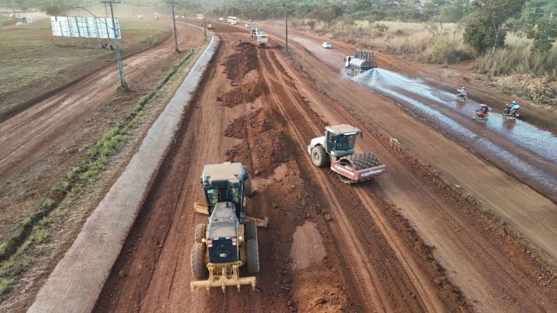 OBRAS DE REQUALIFICAÇÃO DA AVENIDA SIQUEIRA CAMPOS ESTÃO EM RITMO ACELERADO NA REGIÃO SUL DE PALMAS