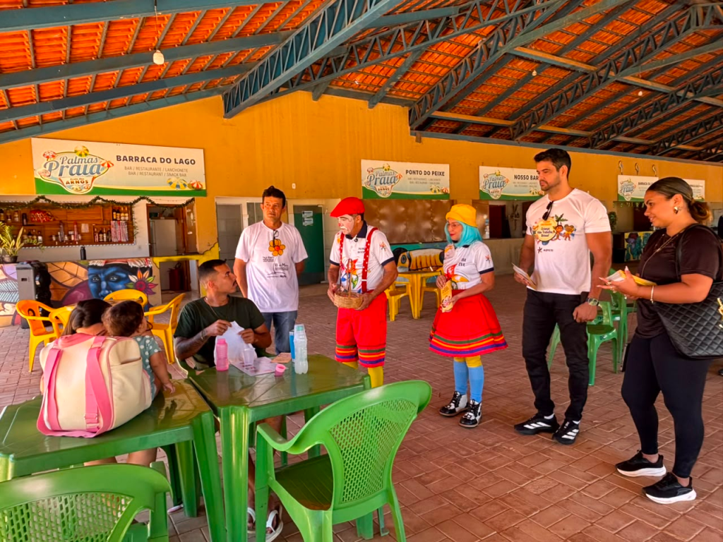 AÇÃO NA PRAIA DAS ARNOS REFORÇA CONSCIENTIZAÇÃO CONTRA O TRABALHO INFANTIL EM PALMAS