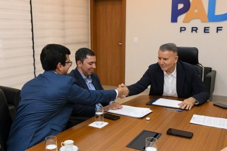PREFEITO EDUARDO SIQUEIRA CAMPOS ENCAMINHA PL COM PCCR DO PREVIPALMAS À CÂMARA